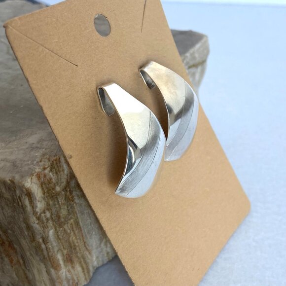 VTG Sterling Silver 925 Signed Polished & Brushed Curved Stud Earrings - Picture 2 of 16